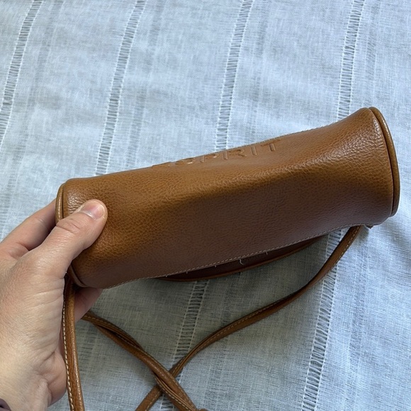 Esprit Vintage Brown Crossbody Bag with Sleek Design - Picture 10 of 14
